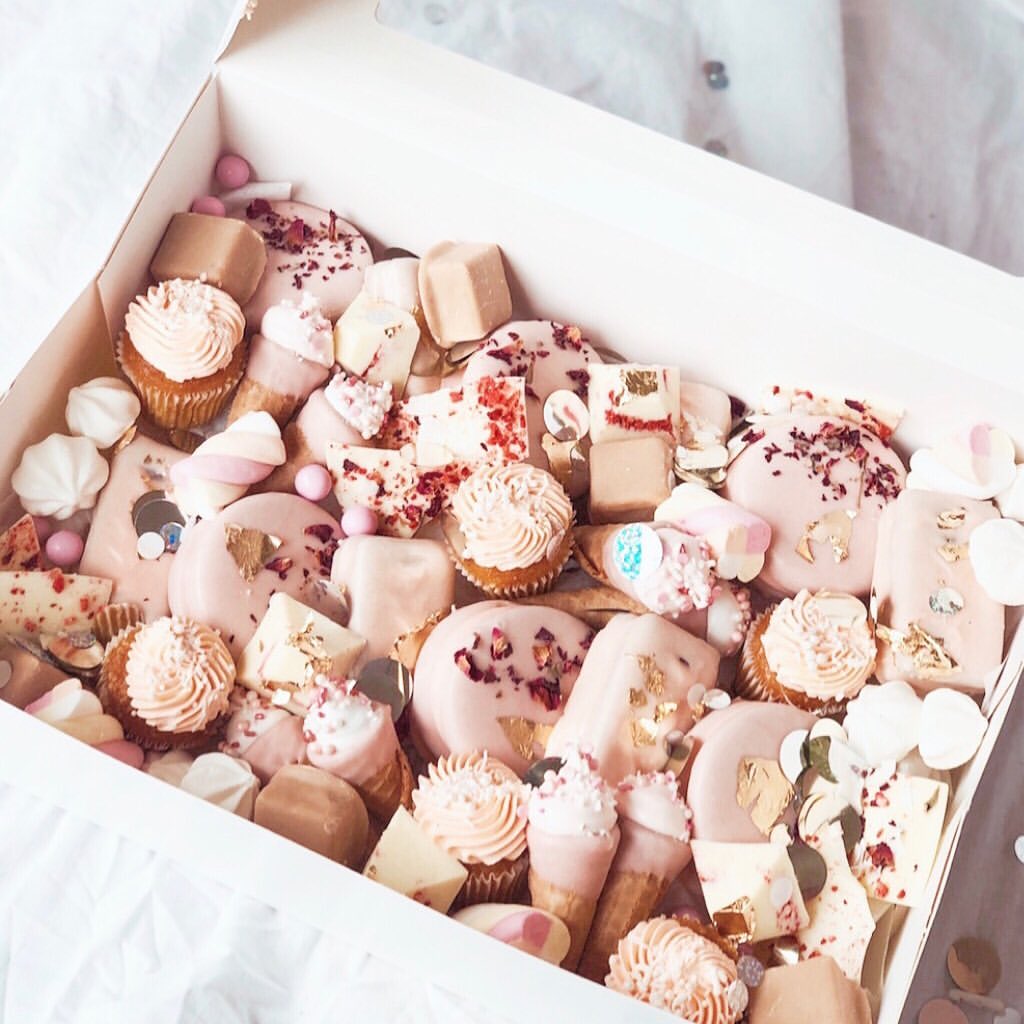 Blush Dessert Box