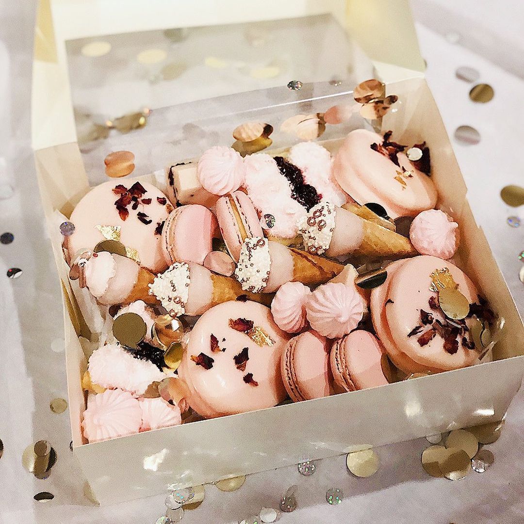 Blush Dessert Box